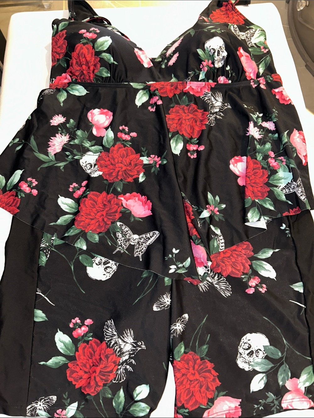 Torrid EUC Tankini and Shorts Black Floral Skull Print Red Pink Green sz 2X EUC